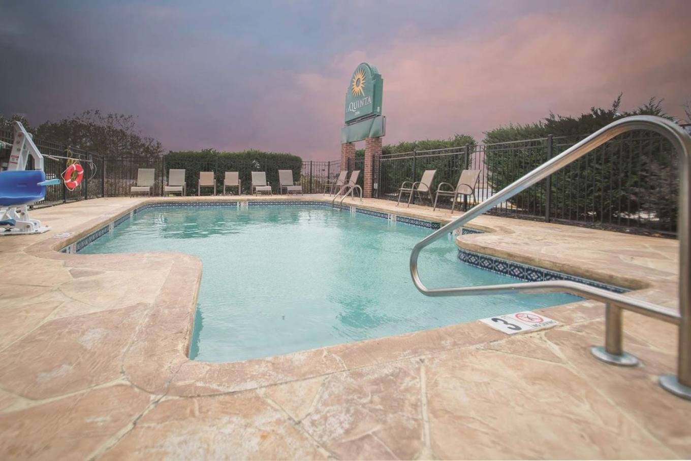 La Quinta Inn By Wyndham Calhoun South I-75 Экстерьер фото