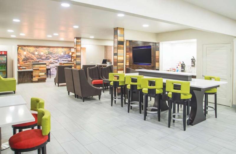 La Quinta Inn By Wyndham Calhoun South I-75 Экстерьер фото