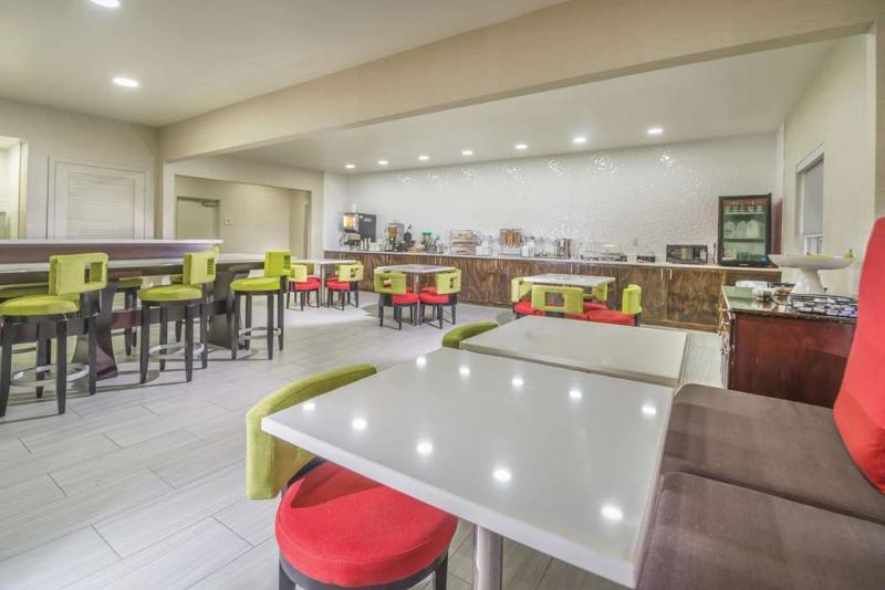 La Quinta Inn By Wyndham Calhoun South I-75 Экстерьер фото